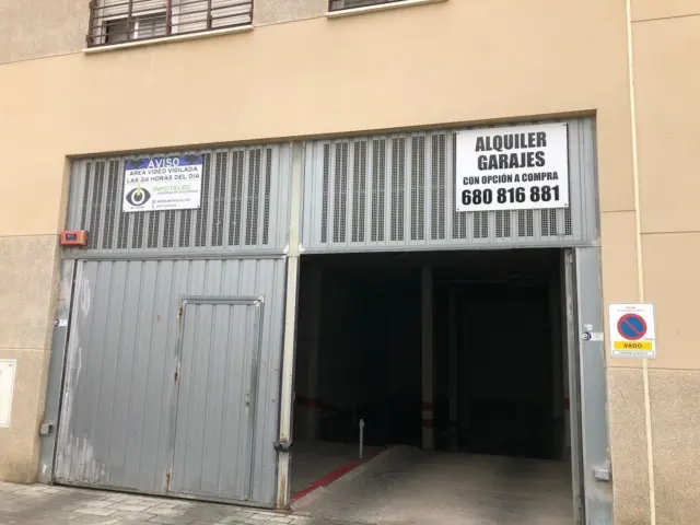 Garatge en lloguer a Calle Castilleja de Guzmán, Torreblanca (Districte Este-Alcosa-Torreblanca. Sevilla Capital) de 50 €<span>/mes</span>
