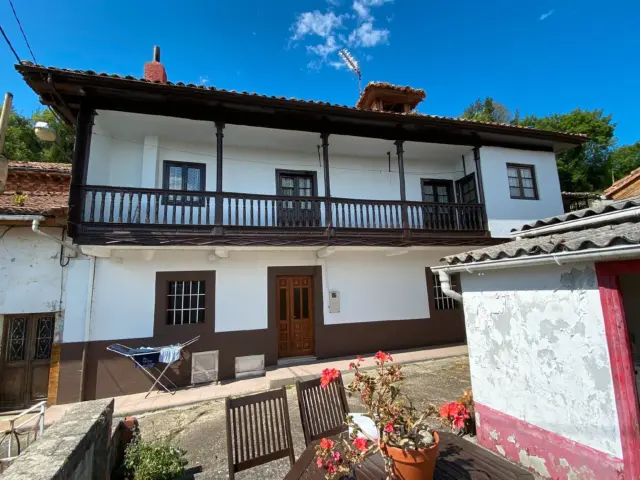 Casa en venta en Calle Camín de Figares, Número 196, Figares (Sariego) de 155.000 €