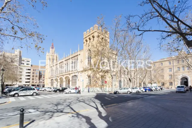 Piso en alquiler en Carrer de Don Armando Palacio Valdés - Imagen 41