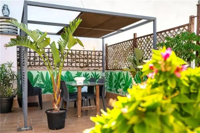 Duplex penthouse with terrace in Can Pastilla, by the sea. Approx. 180m², including approx. 90m² terrace. Living/dining room, fitted and equipped kitchen, 3 double bedrooms with built-in wardrobes, 2 full bathrooms, white lacquered interior joinery, heating/cooling air conditioning, private rooftop terrace of approx. 90m². Privileged location by the sea. photo 2
