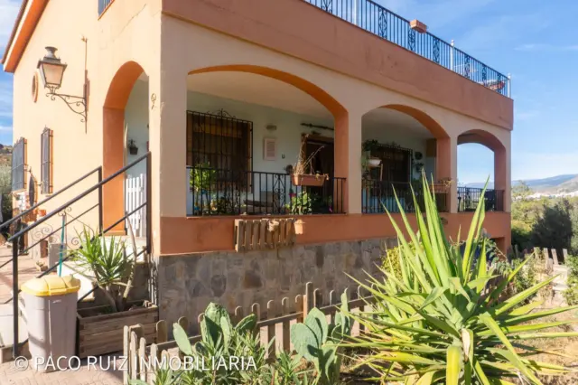Chalet on Carretera Street