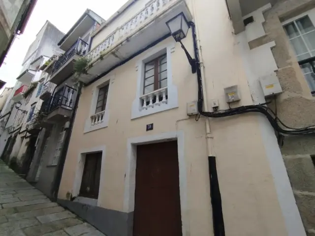 Casa adosada en Viveiro (Casco Urbano)