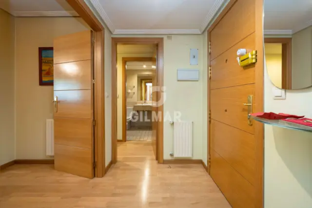 Apartment in Alameda de Osuna photo 2