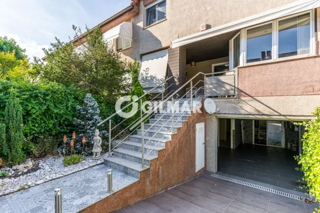 Detached-style townhouse in Monterrozas-Parquerrozas