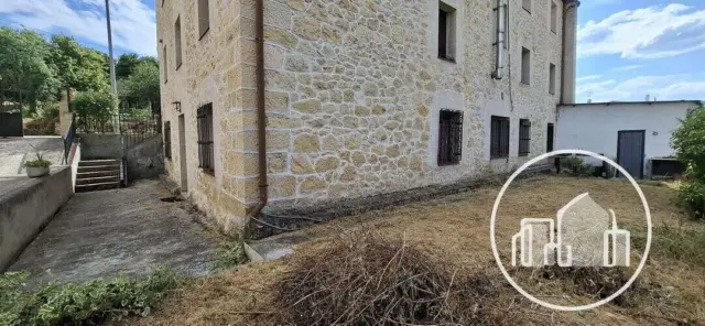 Casa en Bajo Con Patio y Terreno en Condado de Valdivielso