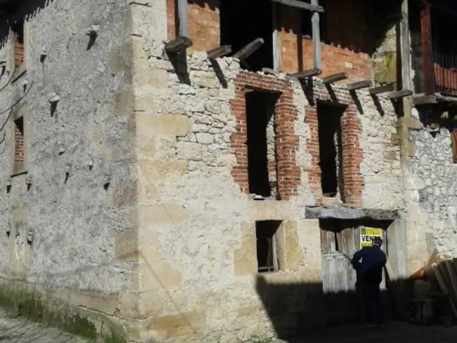 Casa en Casa Con Tejado Nuevo en Bisjueces, A 6 Km de Villarcayo