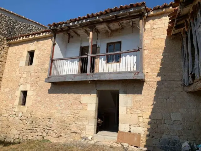 Casa en Casa A La Venta Con Terreno en El Valle de Manzanedo-- Ver Datos Privados
