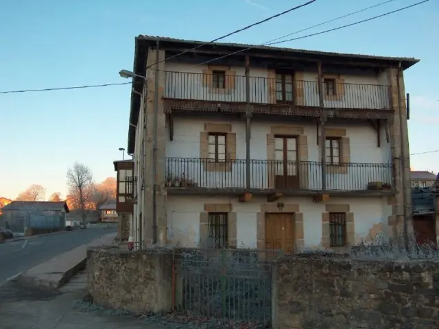 Casa en Casa A La Venta, Negocio Rural en Espinosa de los Monteros Con Terreno