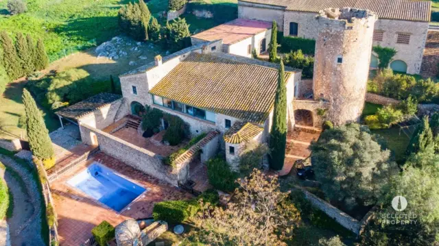 Rustic Finca in Cinc Claus