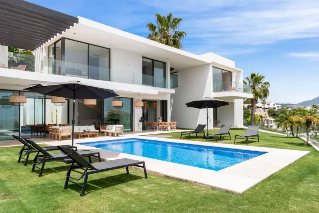 Chalet en Urbanización Capanes