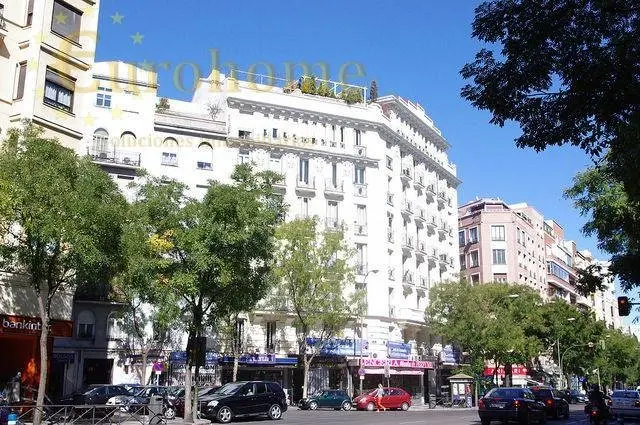 Apartment in Salamanca District photo 2