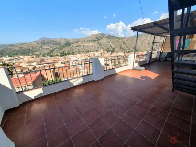 Casa en venta en Alta en Vélez de Benaudalla por 160,000 €