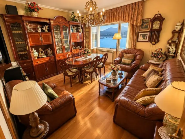Apartment on Paseo de La Grua