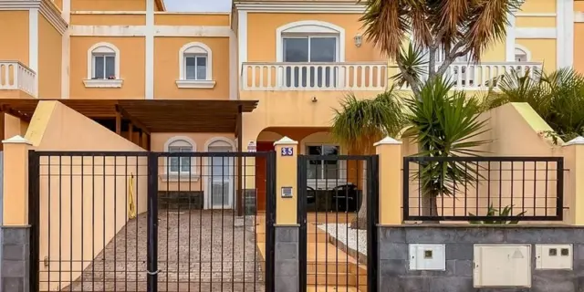 Chalet adosado en calle Cardón