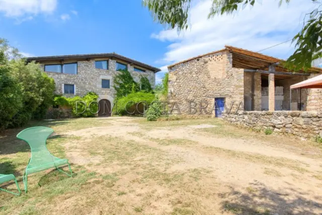 Rustic house on Pla de Tapioles Street photo 8