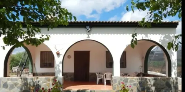 Rustic house on Parcela La Cueva street