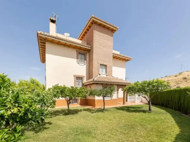 Chalet in Granada City