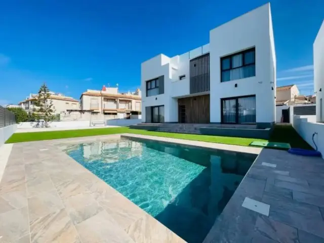 Chalet en calle Ariadna