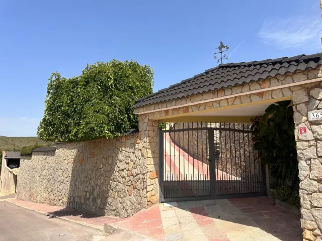 Chalet for sale in Altury, Turís of 450.000 €