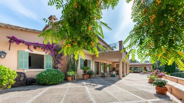 Luxury rural finca in one of Pollença’s most sought-after areas. Built in 2003, this property sits on a plot of 53,600m² with approximately 540m² of built space. The main house features a bedroom on the ground floor, a living room with a fireplace, a separate dining room, and a large kitchen with a pantry and laundry room, all overlooking the garden. Access to the garage, which can accommodate two large cars, is also on this level.