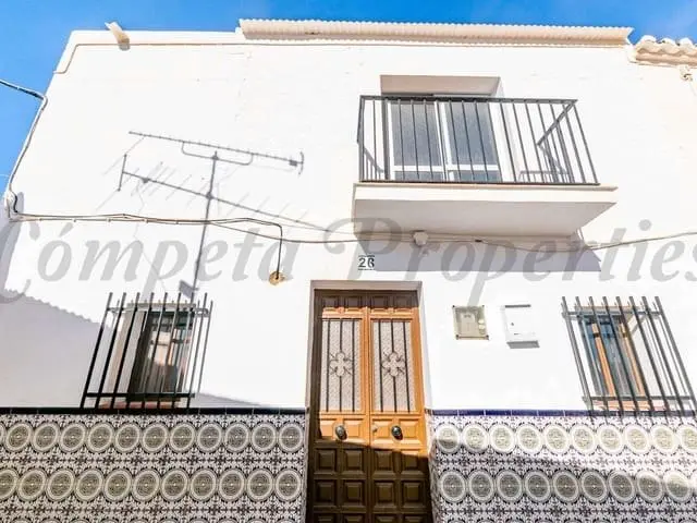 House in Sayalonga photo 2