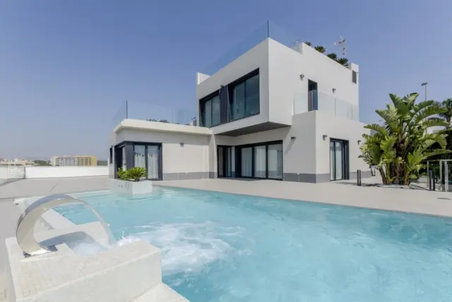 Casa en Playa Flamenca-Las Piscinas