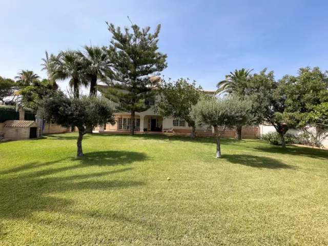Chalet en Cabo Roig-La Zenia-La Regia