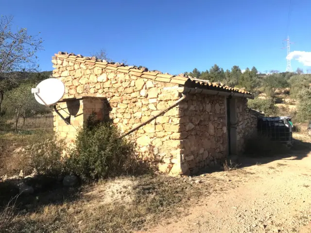 Rustic finca in Miravet