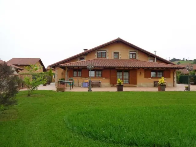 Chalet en Urbanización San Roque