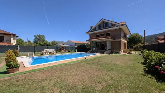 Chalet en calle Somahoz-Los Pedriscos, nº 18