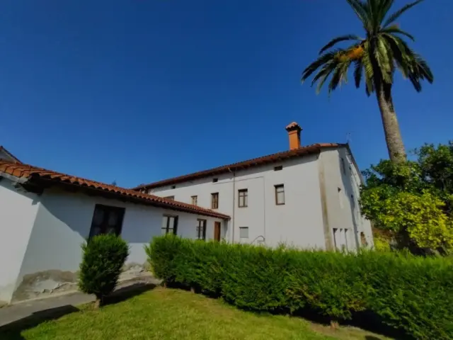 Detached House in Bárcena de Cicero
