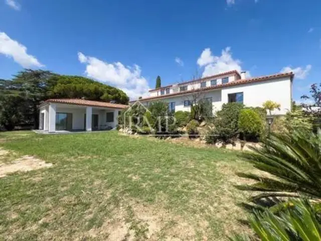 Chalet on Avinguda de Bilbenyes