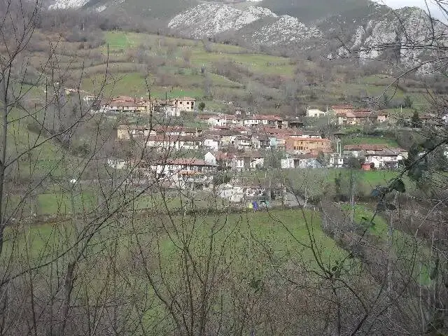 Rustic house in Barrio (Caso)