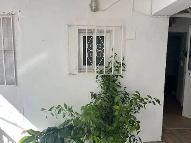 Rustic house on Juan Relinque Street