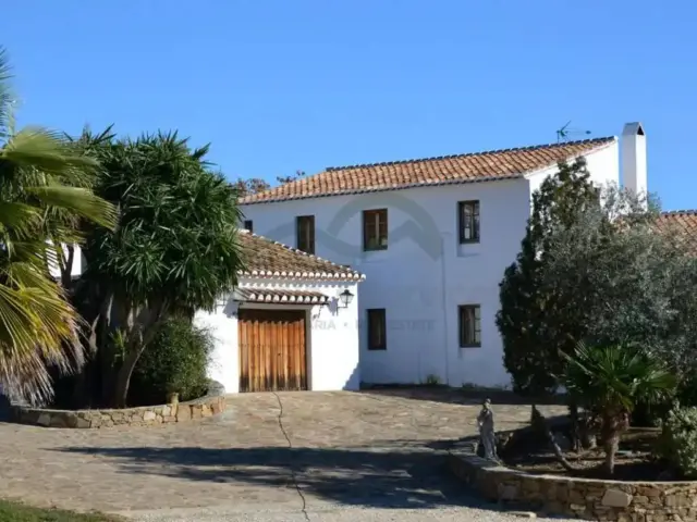 Rustic property in Almogía
