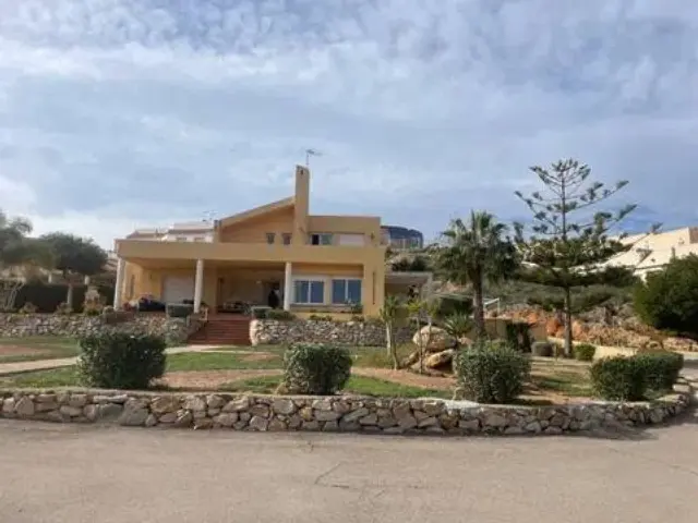 Chalet on Avenida de las Calas
