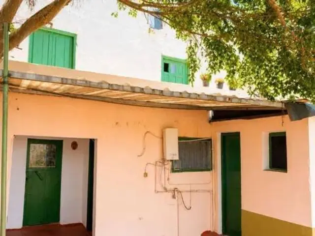 Chalet on Cruz Verde Street