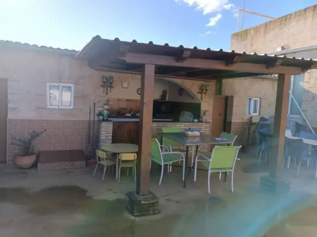 Chalet en Avenida Principal