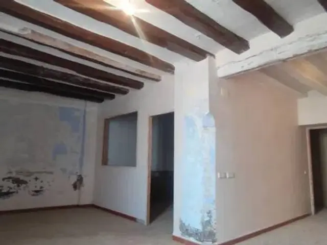 Rustic house on Calle del Raval, 15
