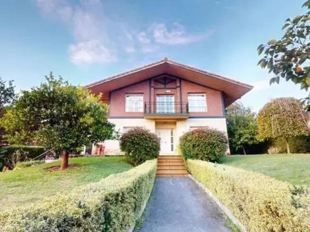 Chalet in Lezama