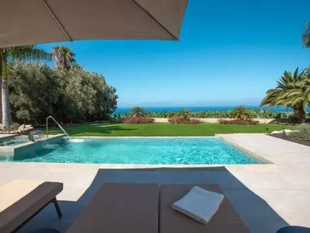 Chalet on Camino Vial Street, 34 A