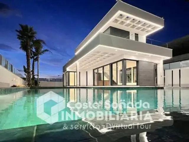Chalet in Golf Bahía Urbanization photo 2
