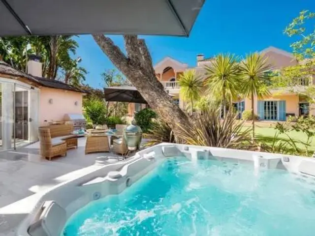 Chalet on Camino Vial, 19