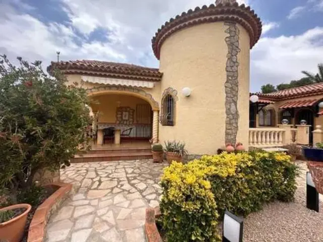 Chalet en Avinguda de València photo 3