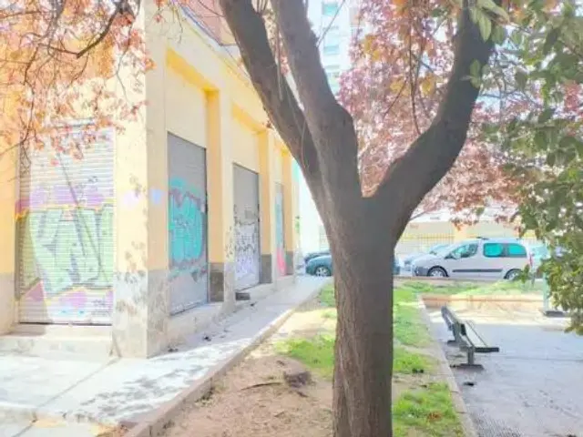 Local comercial en calle de Lasierra Purroy — foto 2