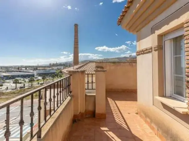 Casa adosada en calle Aneto photo 3