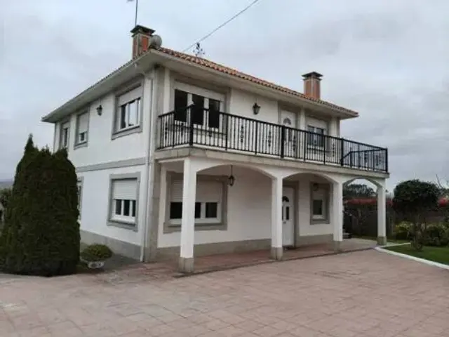 Chalet en Bergondo
