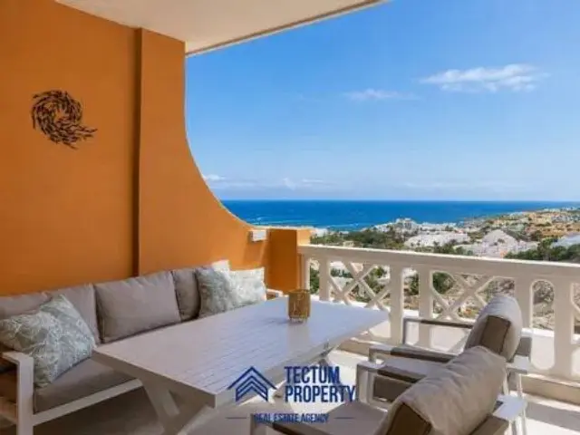 Apartment on Paises Bajos Street