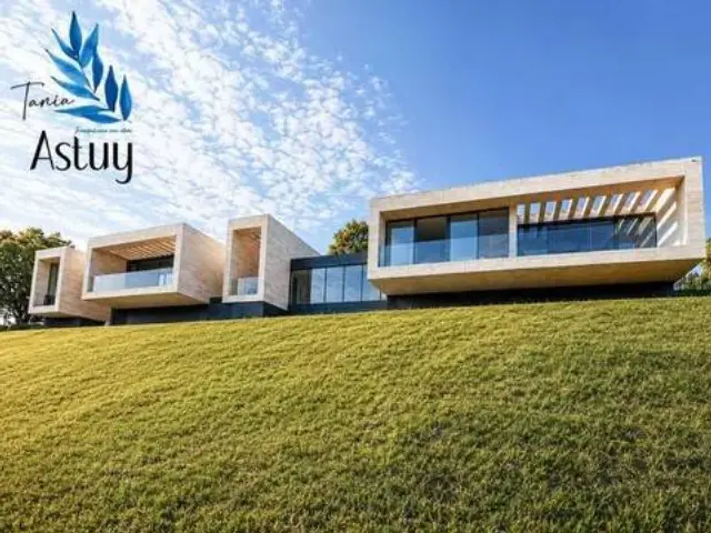 Chalet in Barrio de Igollo Canteras