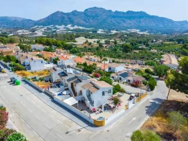 Chalet on Calle Mar Tirre photo 4